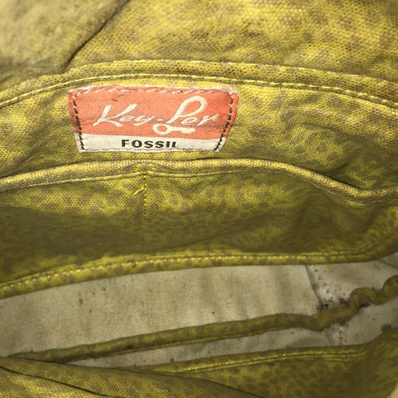 Fossil Key-Per Crossbody - Picture 6 of 8